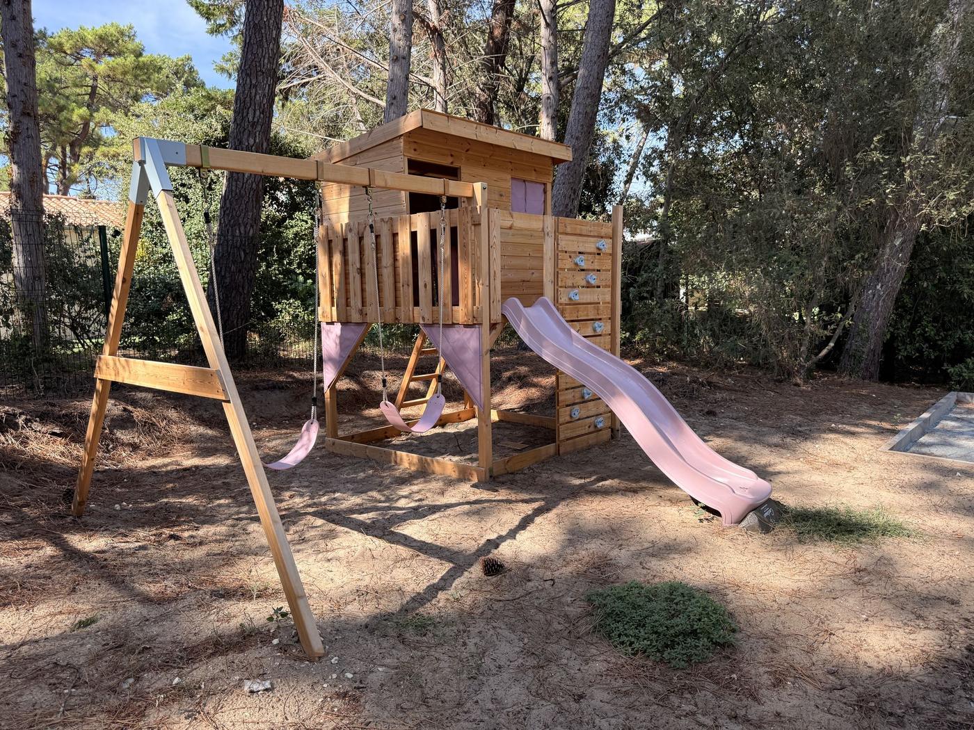 Balançoire et toboggan